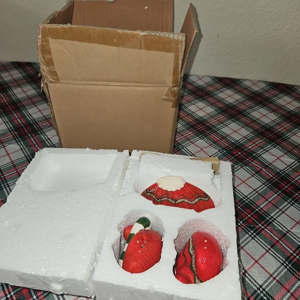 Ceramic Snowman Napkin Festive Mitten Salt & Pepper Holiday Tableware Decor